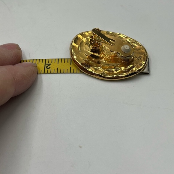 Elizabeth Taylor Rare Vintage Estate Signed AVON 1.5" 1993 Clip Earrings - Picture 13 of 14